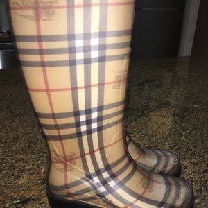 AUTHENTIC BURBERRY RAINBOOTS SIZE 36